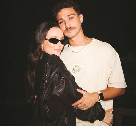 Larissa Manoela revela como eram os primeiros encontros com o .
